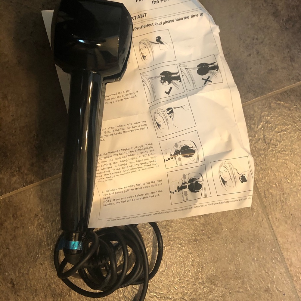Self-curling iron that makes perfect ringlets.